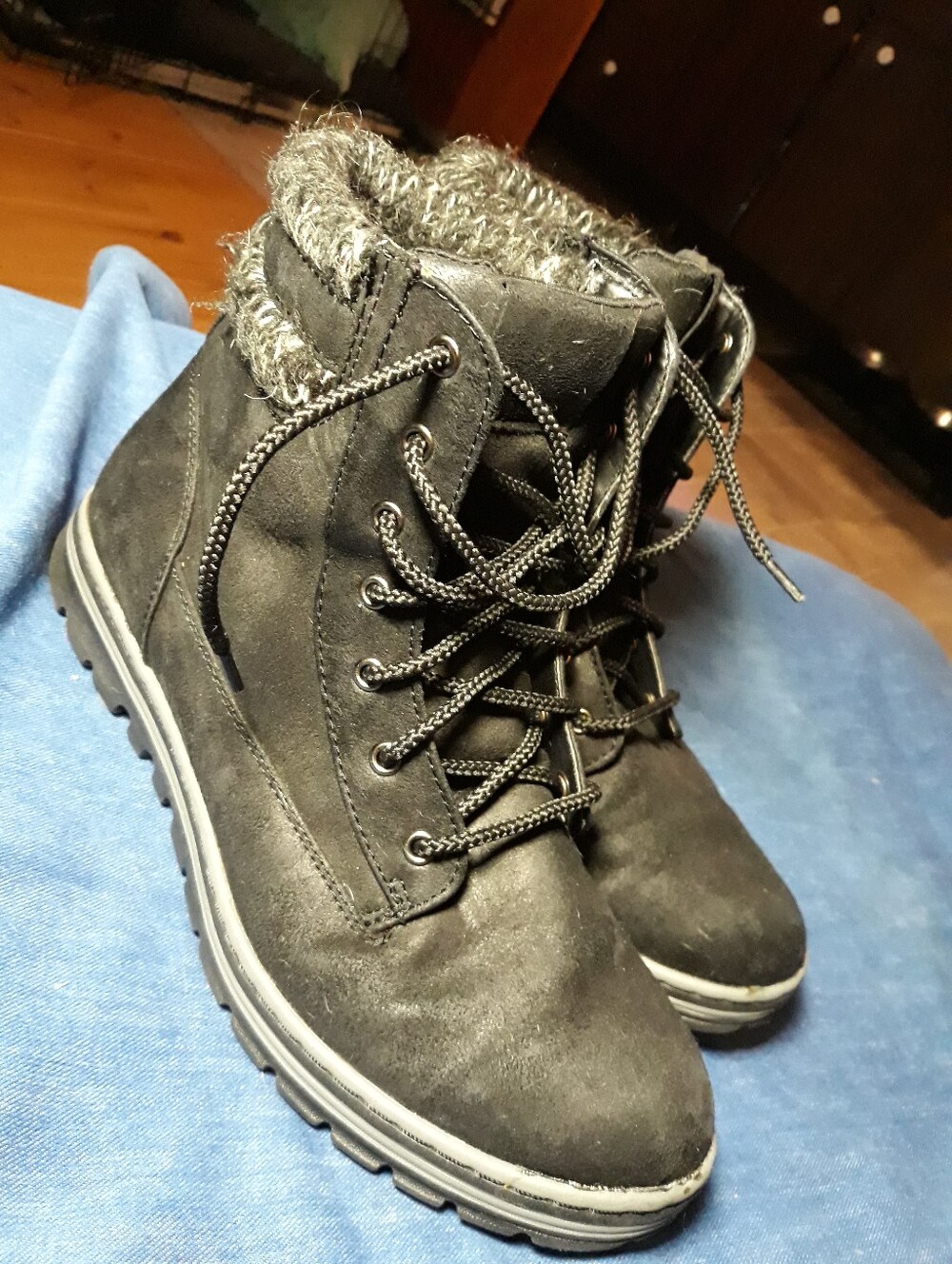 black cuffed boots size 10